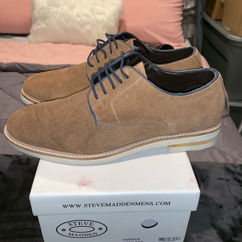 Steve Madden’s Beige Sz10